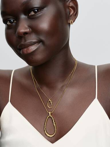 Collar con Colgante de Forma Orgánica Engastado con Piedras