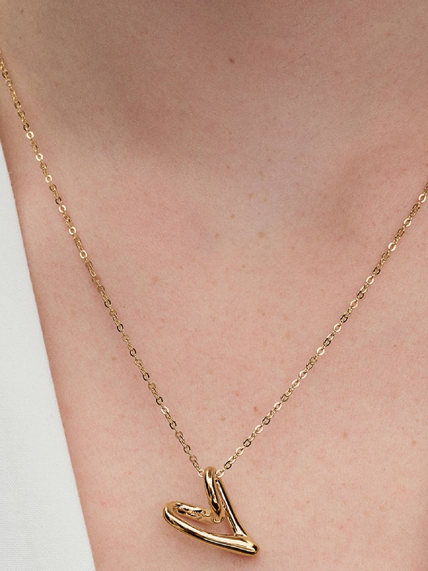 Collar con colgante corazón con forma orgánica