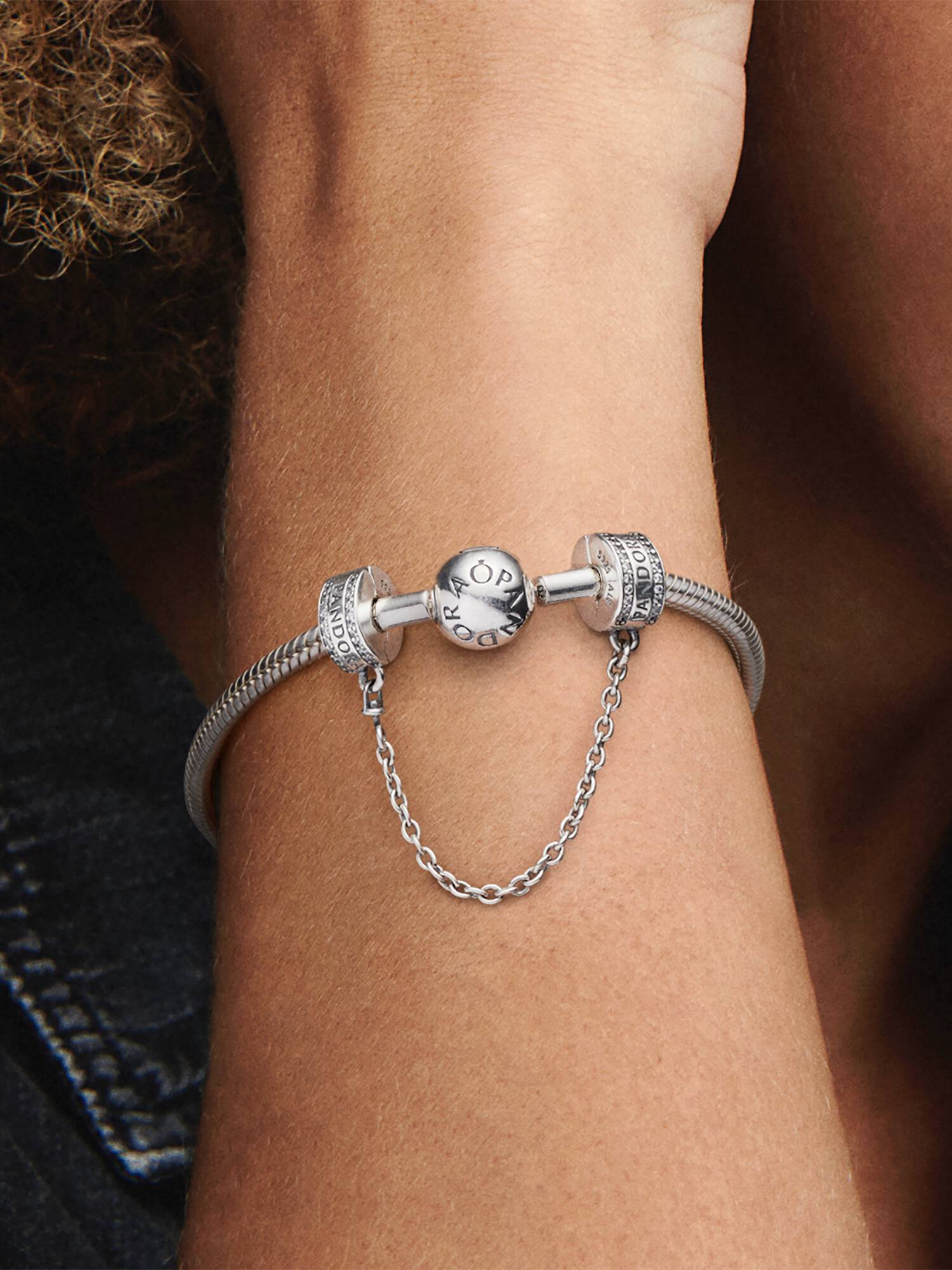 Cadena de seguridad con charm sujetador con logo