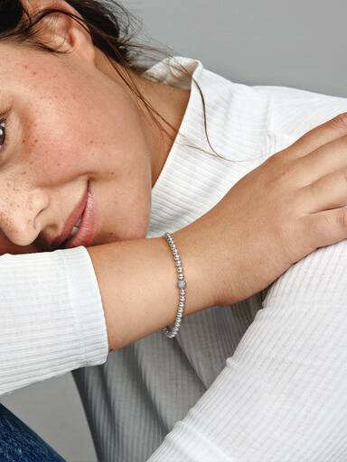 Brazalete de cuentas y pavé