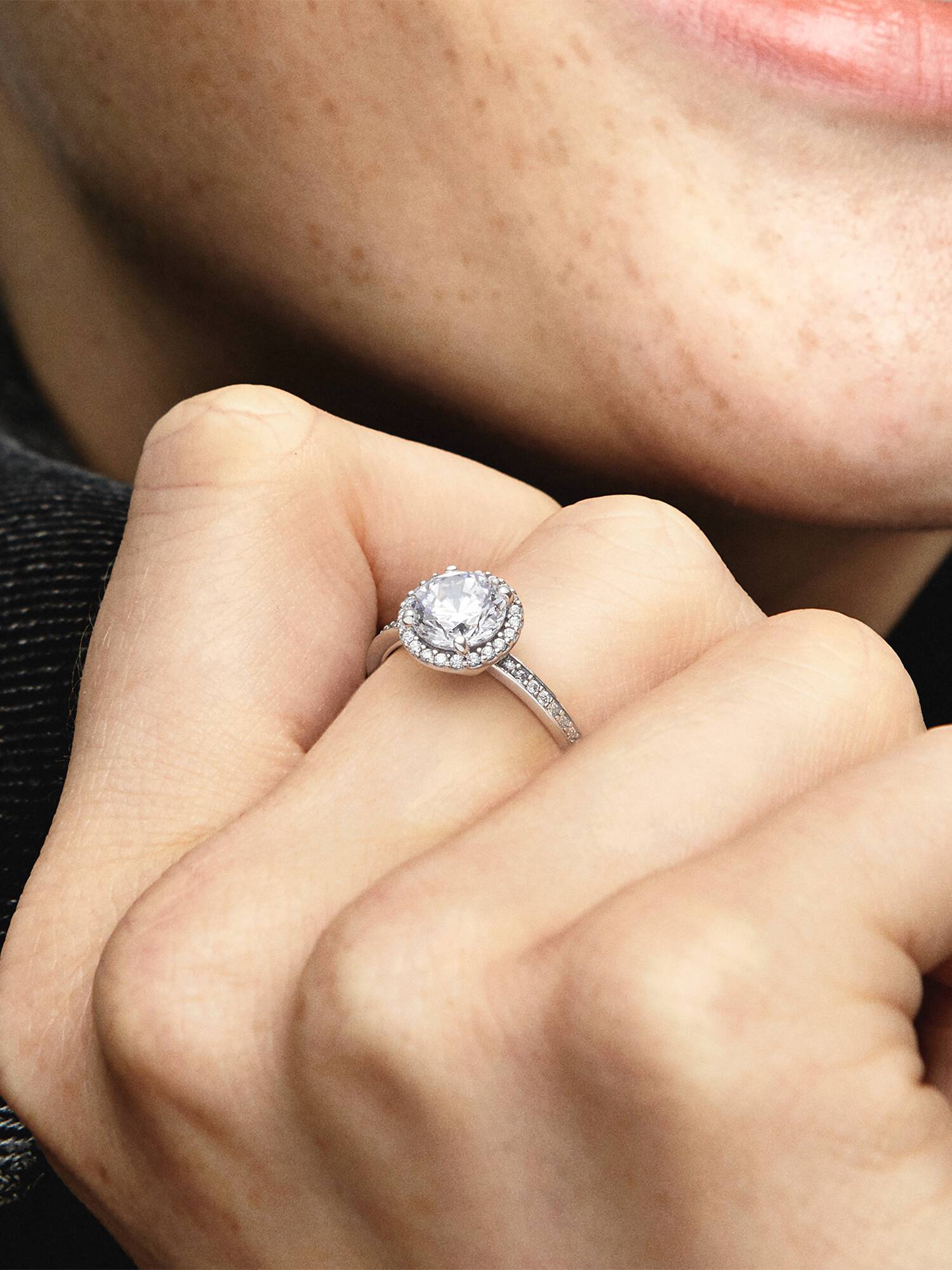 Anillo redondo brillante