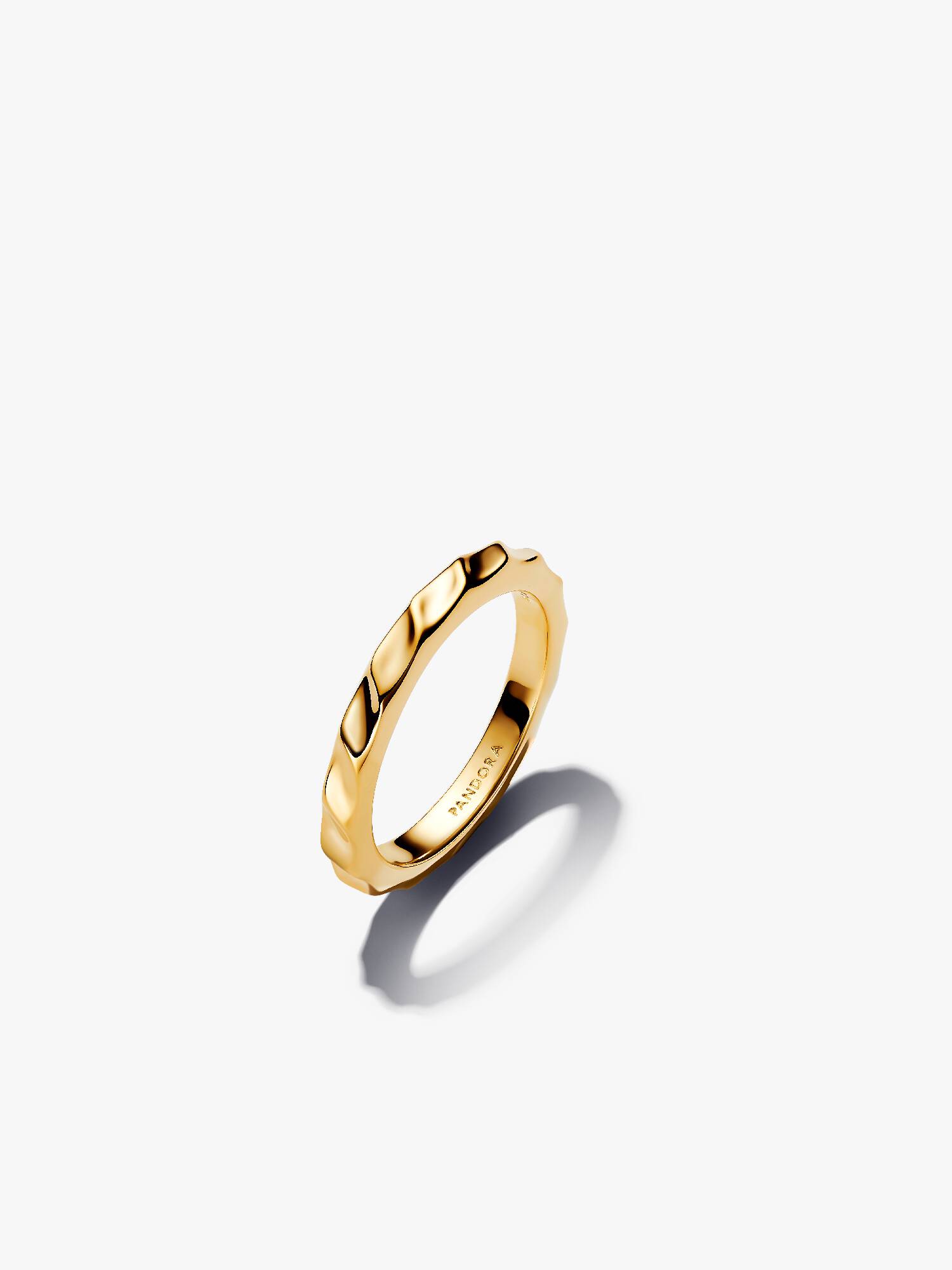 Anillo banda ondulada