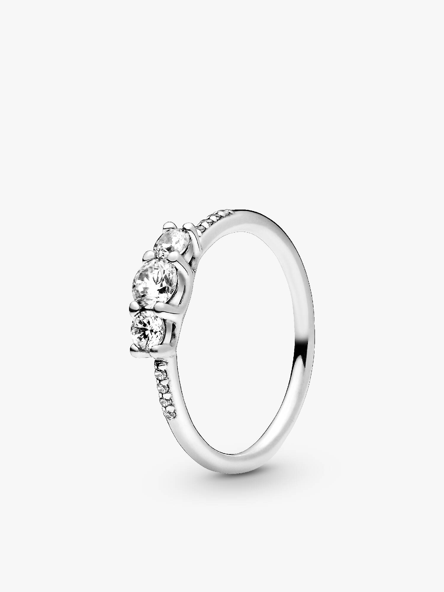 Anillo con tres piedras transparentes