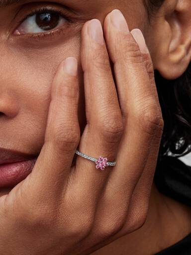 Anillo Margarita rosada reluciente
