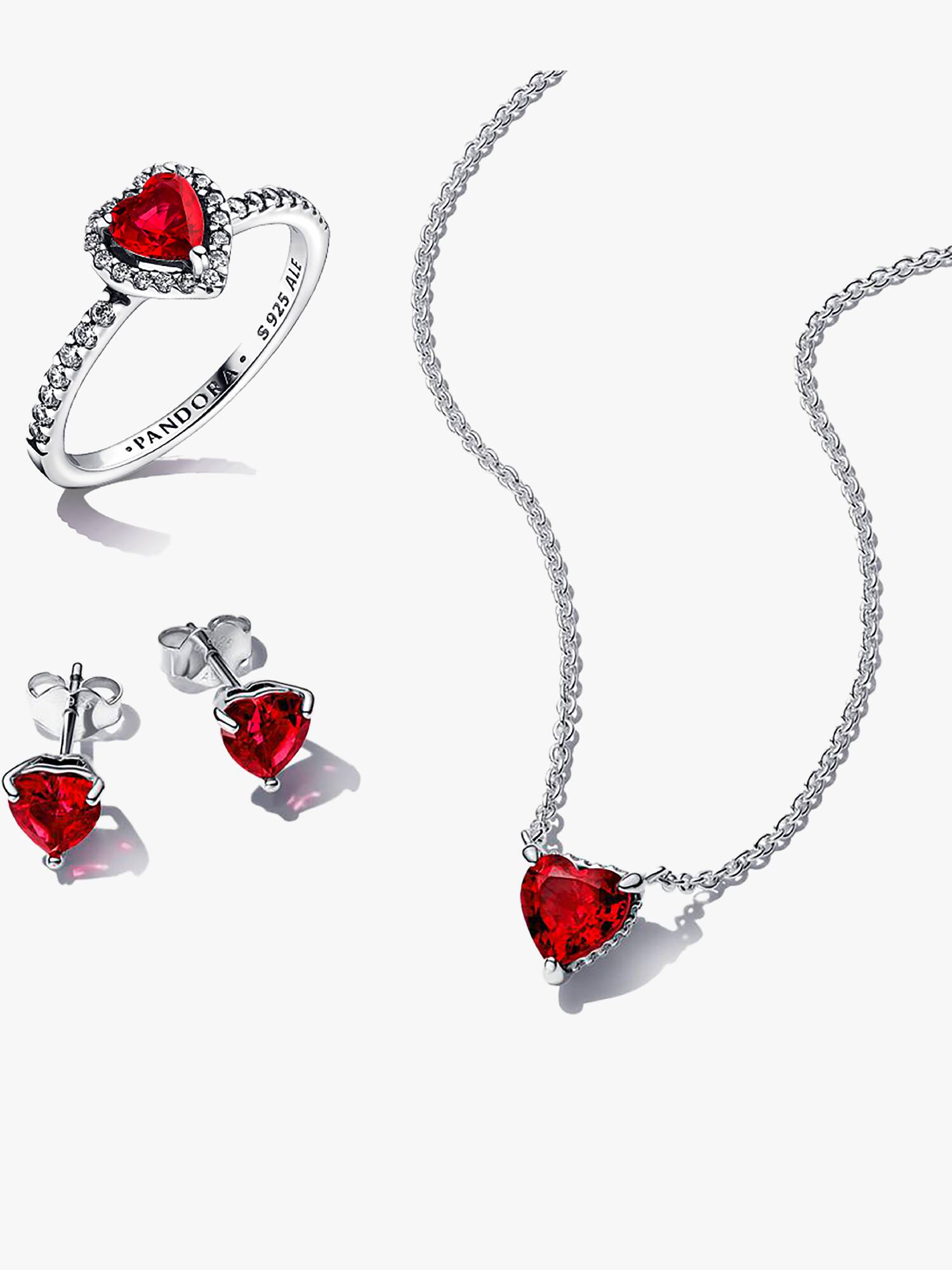 Conjunto de anillos con corazón rojo brillante