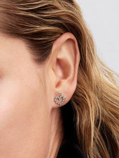 Aretes de botón candado en forma de corazón reluciente