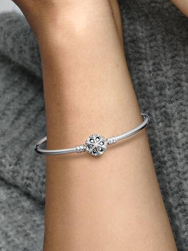 Brazalete Pandora Moments con Cierre Copo de Nieve Brillante Plata Esterlina