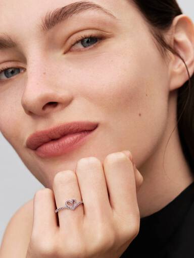 Anillo Hueso de los deseos con corazón reluciente