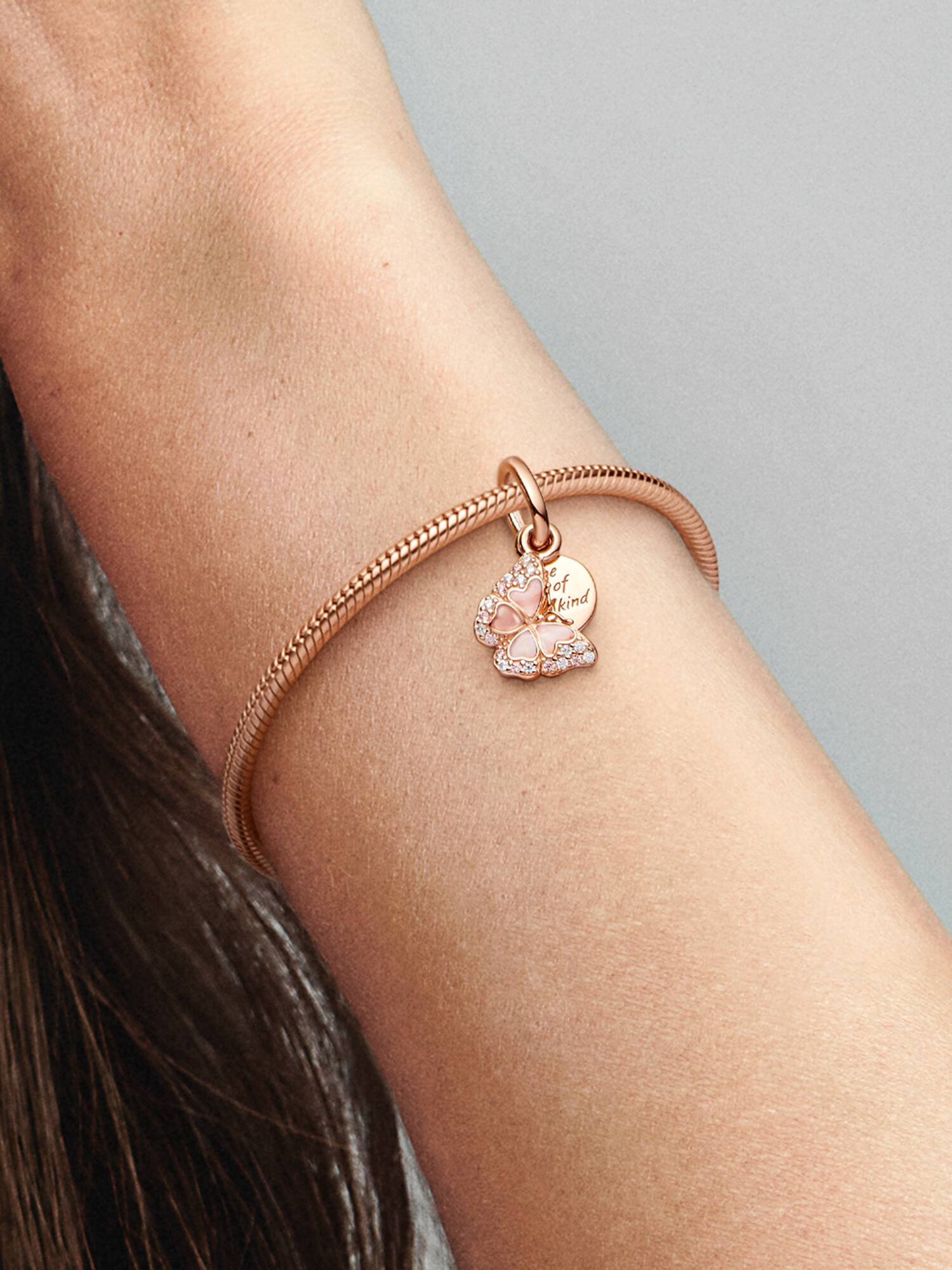 Charm colgante doble Mariposa rosa y cita