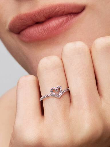 Anillo Hueso de los deseos con corazón reluciente