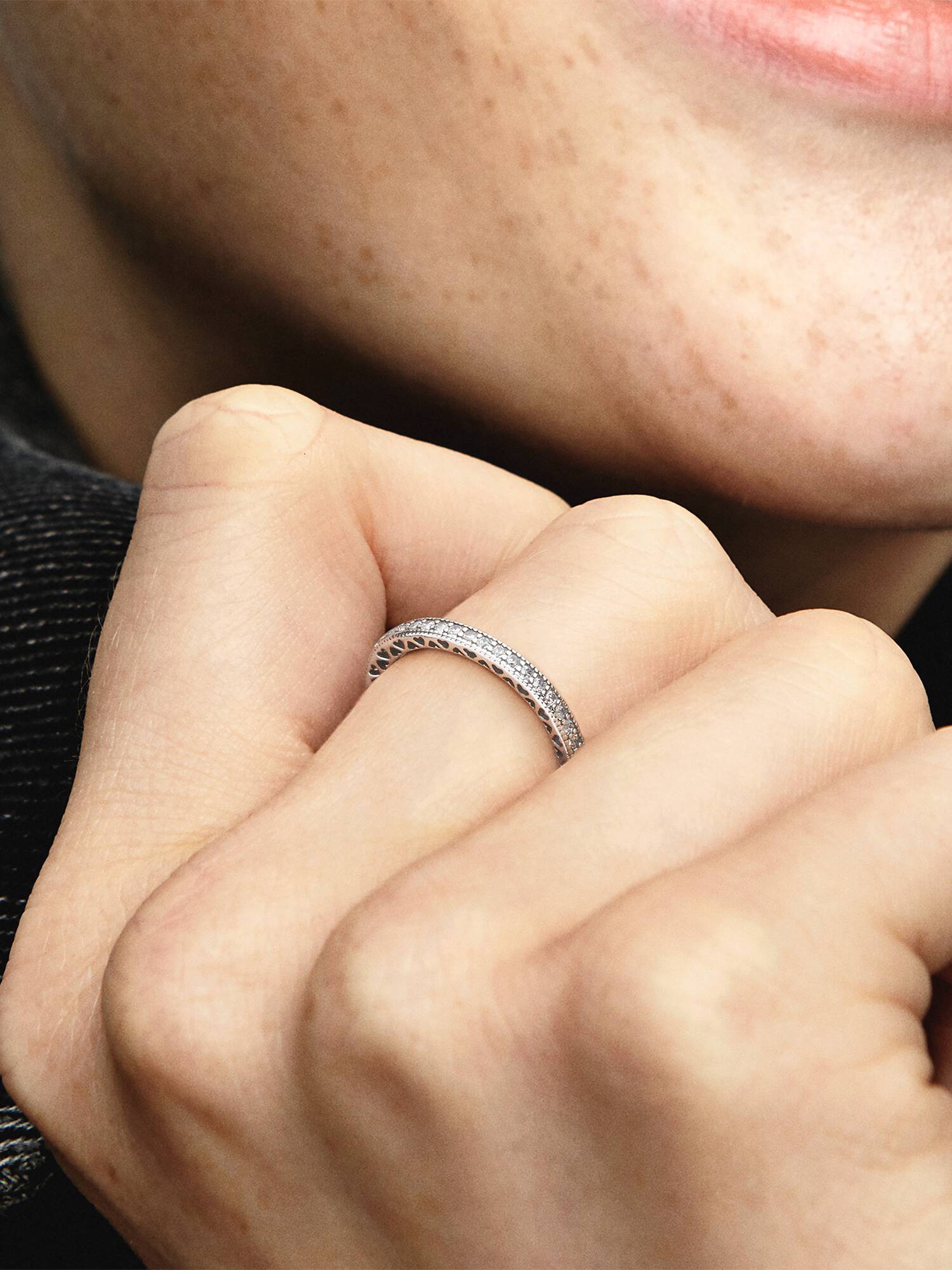 Anillo corazones con brillo