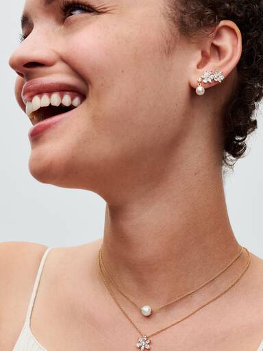 Aretes Colgantes Perla Cultivada de Agua Dulce Tratada y Piedra