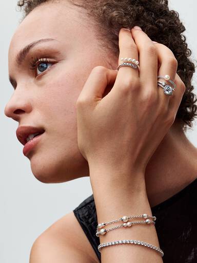 Anillo Abierto Perlas Cultivadas de Agua Dulce Tratadas y Pavé