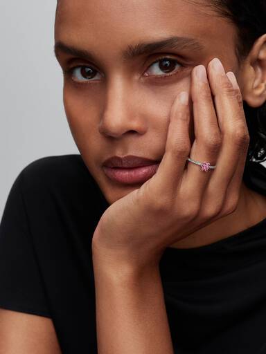 Anillo Margarita rosada reluciente