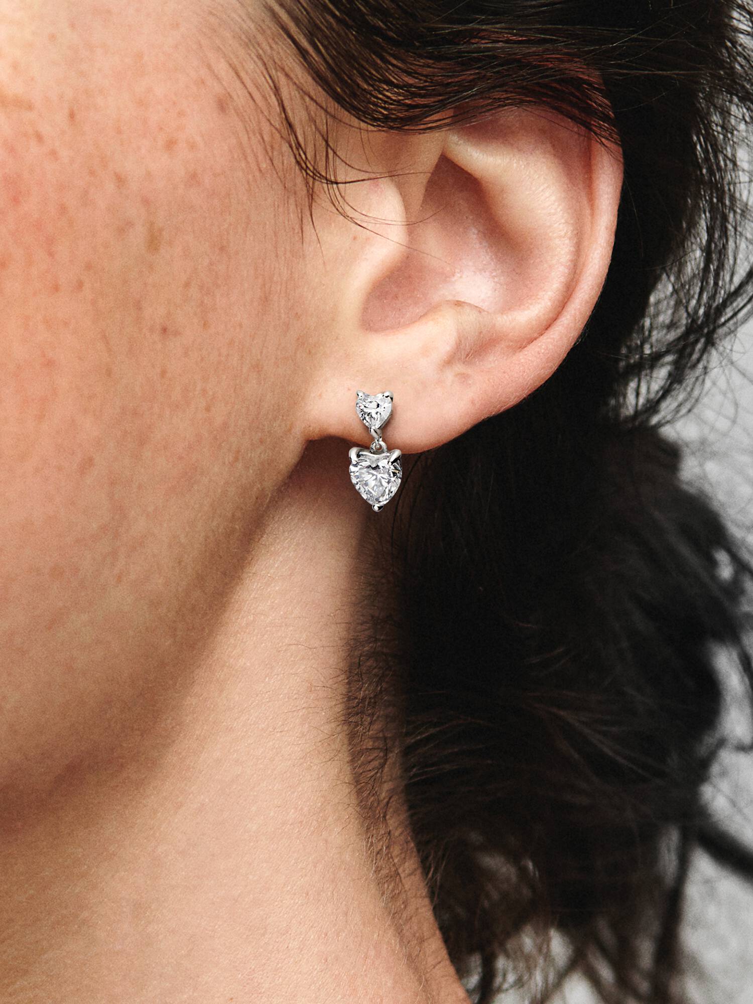 Aretes de botón Corazón doble reluciente