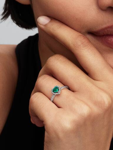 Anillo Corazón elevado verde real