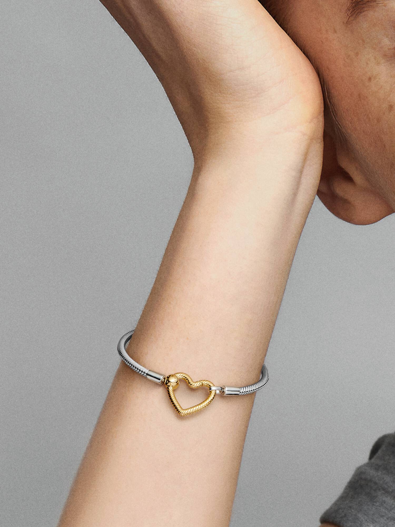 Brazalete cadena de serpiente cierre de corazón