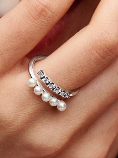 Anillo Abierto Perlas Cultivadas de Agua Dulce Tratadas y Pavé