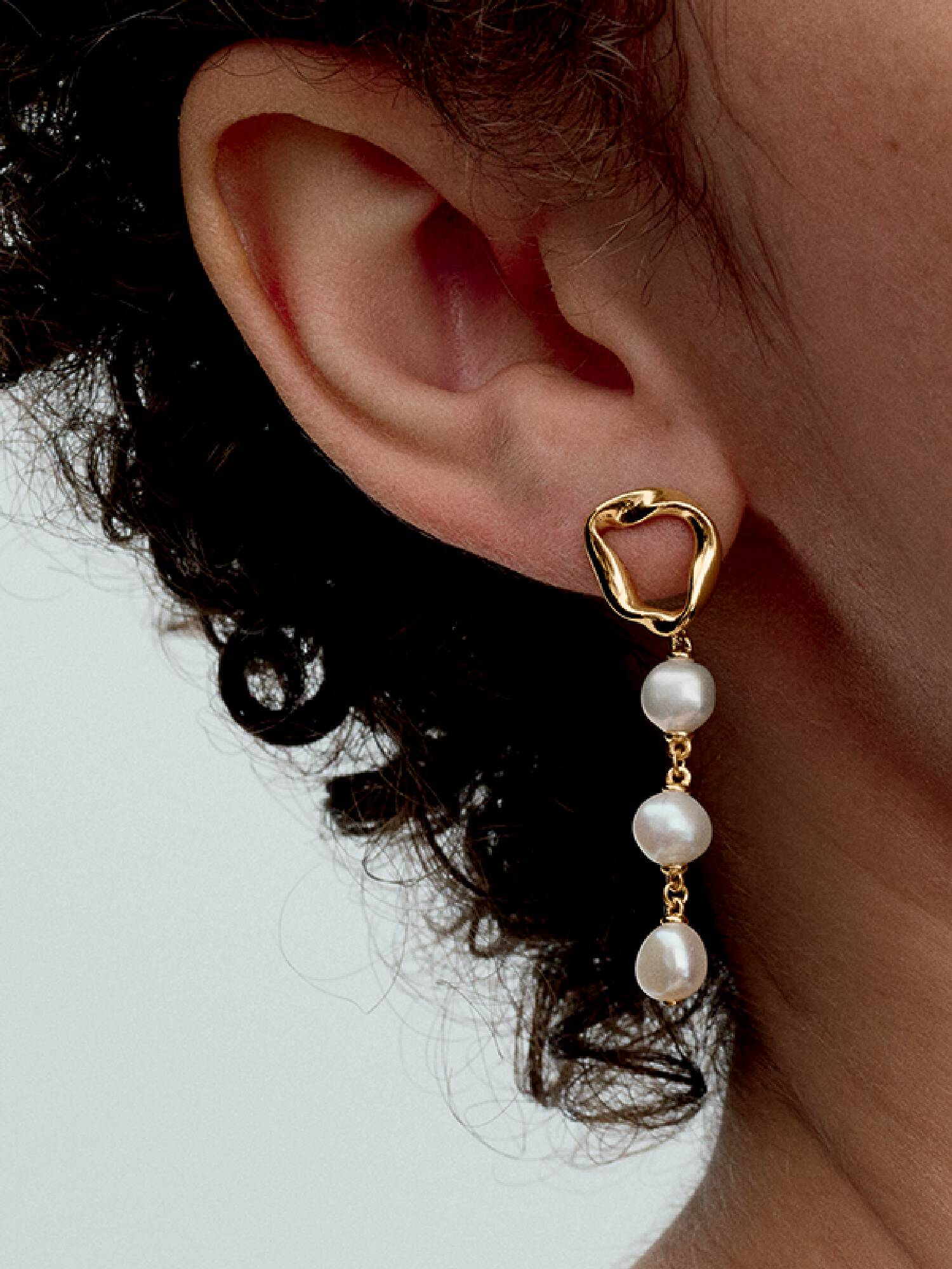 Aretes colgantes Círculo con forma orgánica y perlas barrocas cultivadas de agua dulce tratada