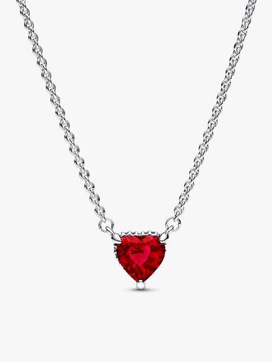 Conjunto de anillos con corazón rojo brillante