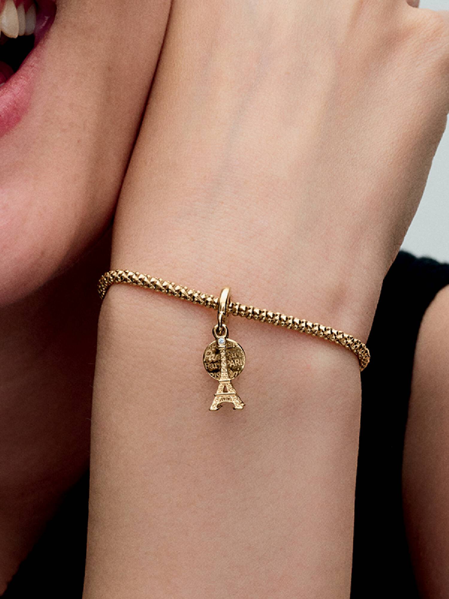 Charm Colgante Doble Grabable Torre Eiffel de París con Diamante Creado en Laboratorio