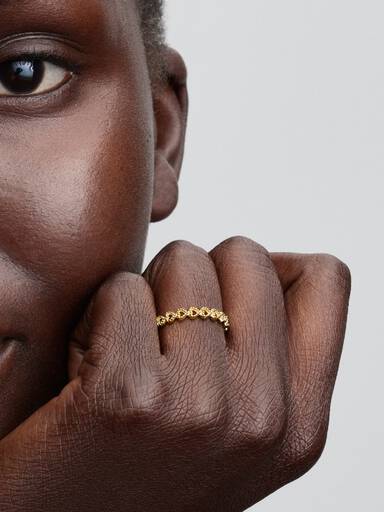 Anillo Banda de corazones