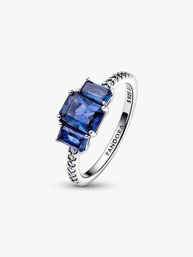 Anillo reluciente con tres piedras rectangulares azules