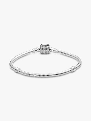 Brazalete Pandora Moments cadena de serpiente con broche de pavé centelleante