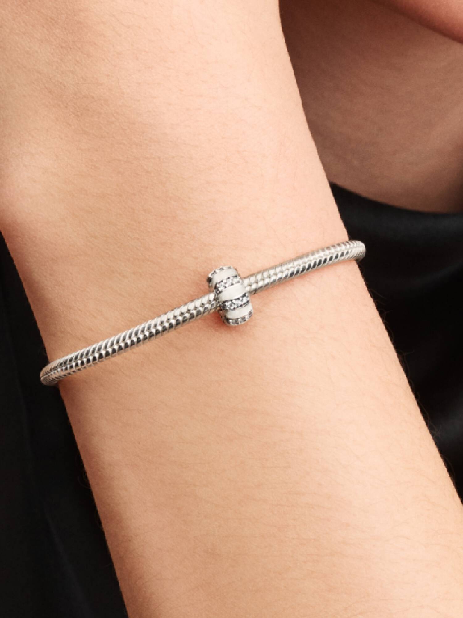 Charm de Clip Esmalte y Gemas Blanco