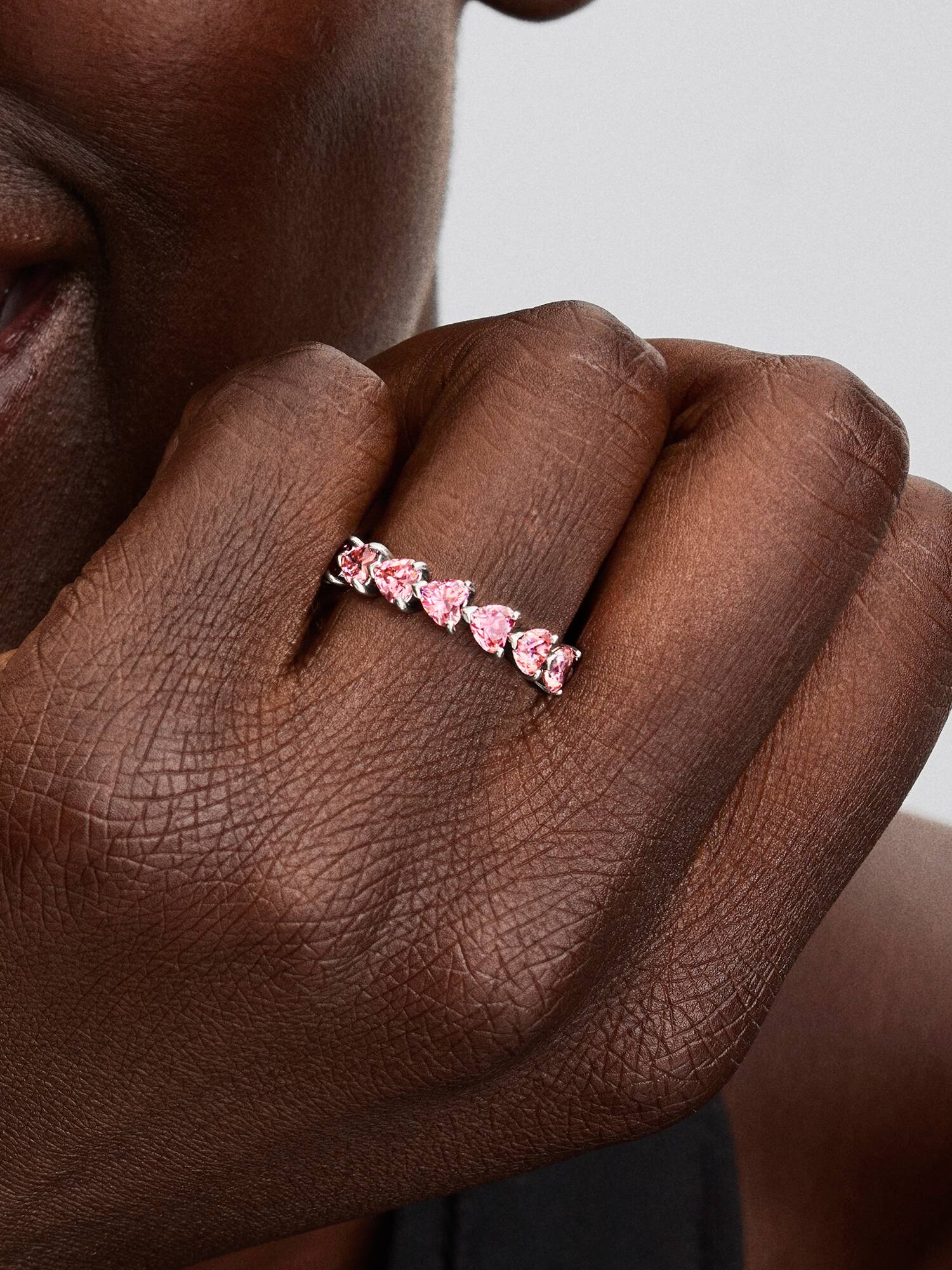 Anillo Alianza de Corazones Rosas