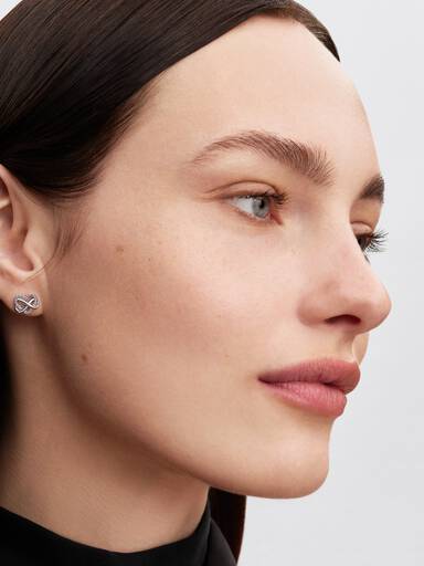 Aretes de botón Corazón Infinito Rosado Brillante