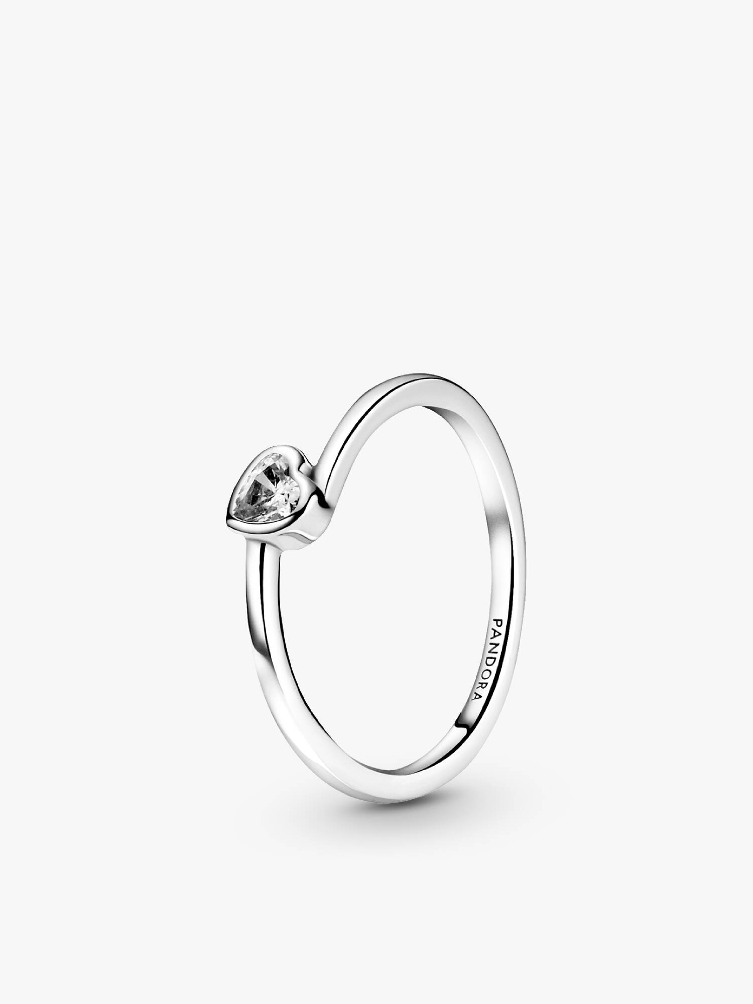 Anillo solitario Corazón inclinado transparente