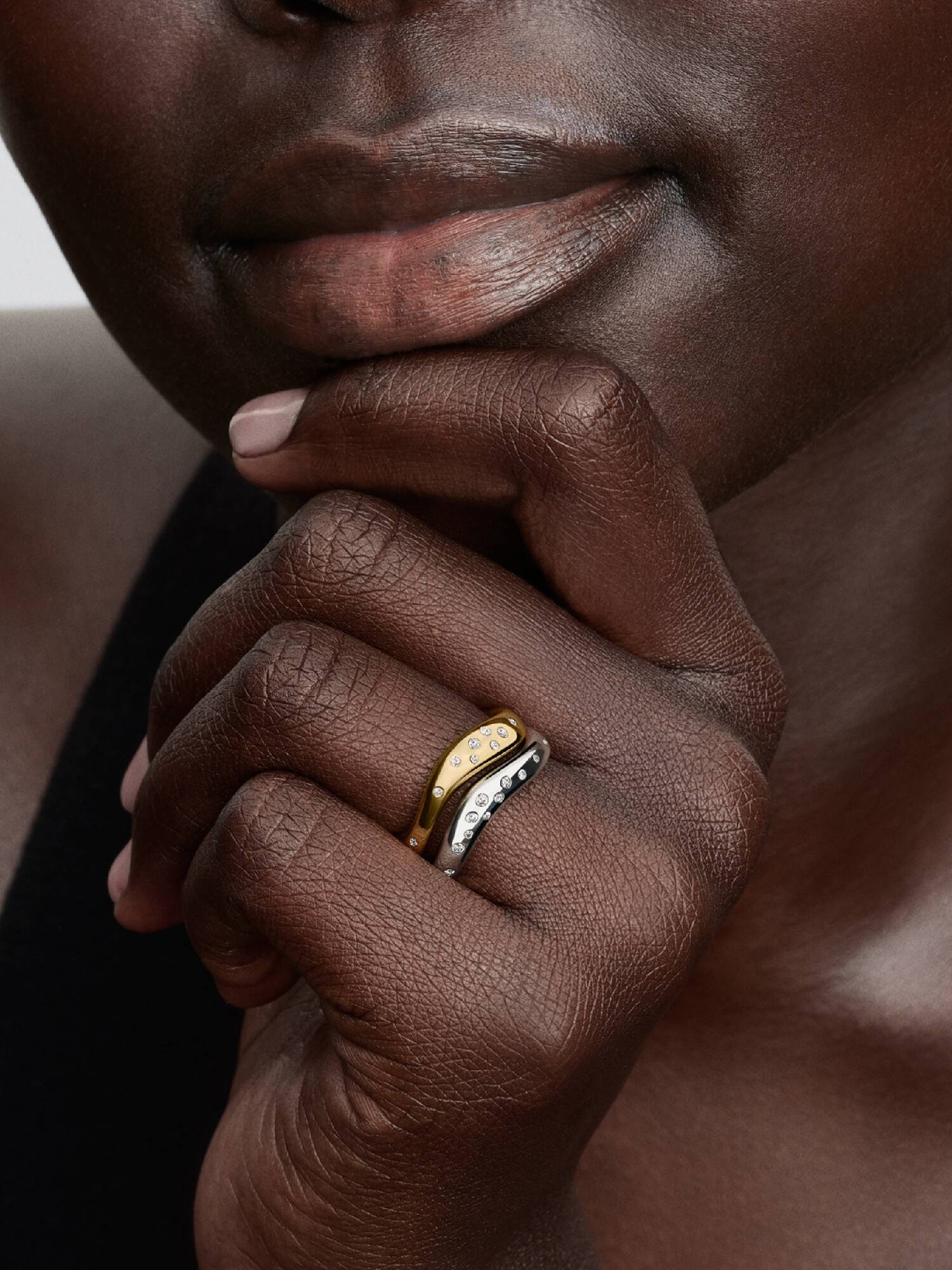 Anillos apilables de dos tonos de forma orgánica