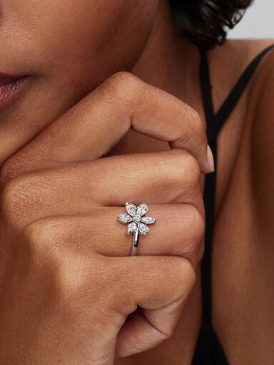 Anillo Cóctel de flores estilo herbario brillante