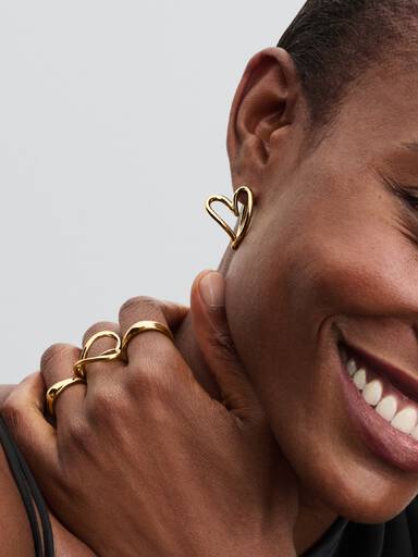 Aretes de aro corazón con forma orgánica
