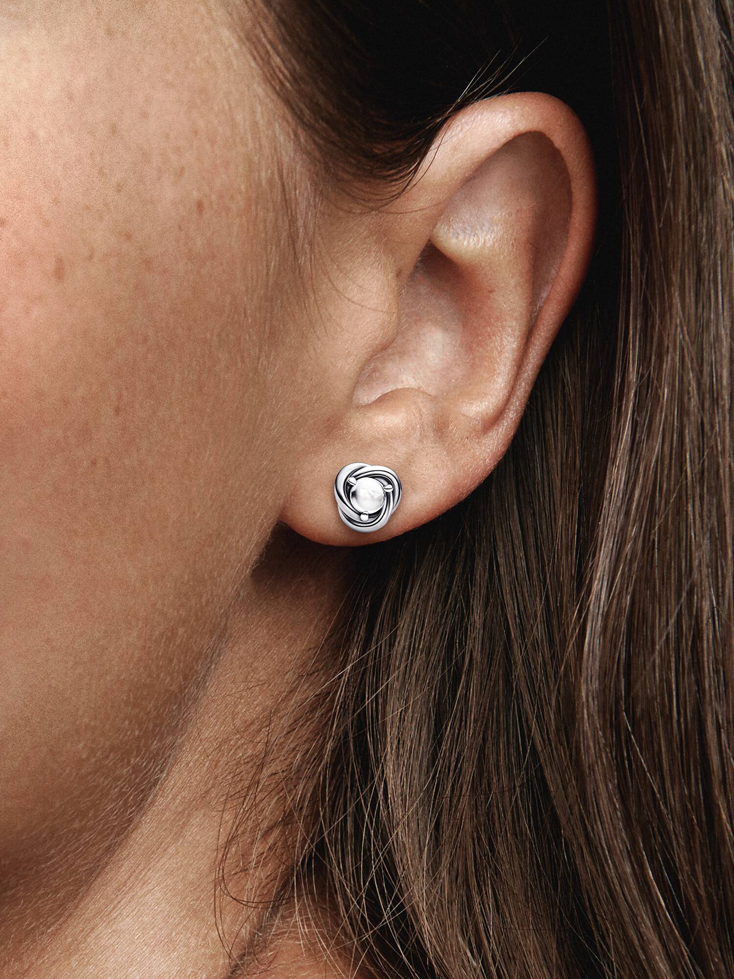 Aretes de botón Círculo Eternidad de Abril