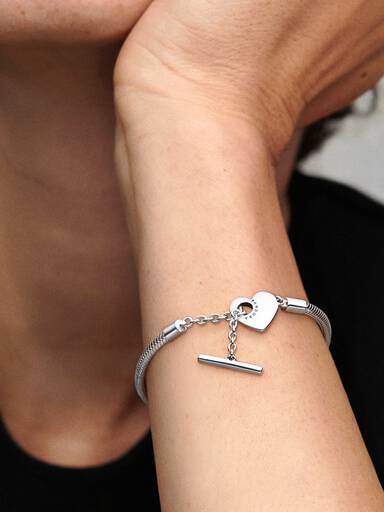 Brazalete con cadena tipo serpiente y barra en forma de corazón