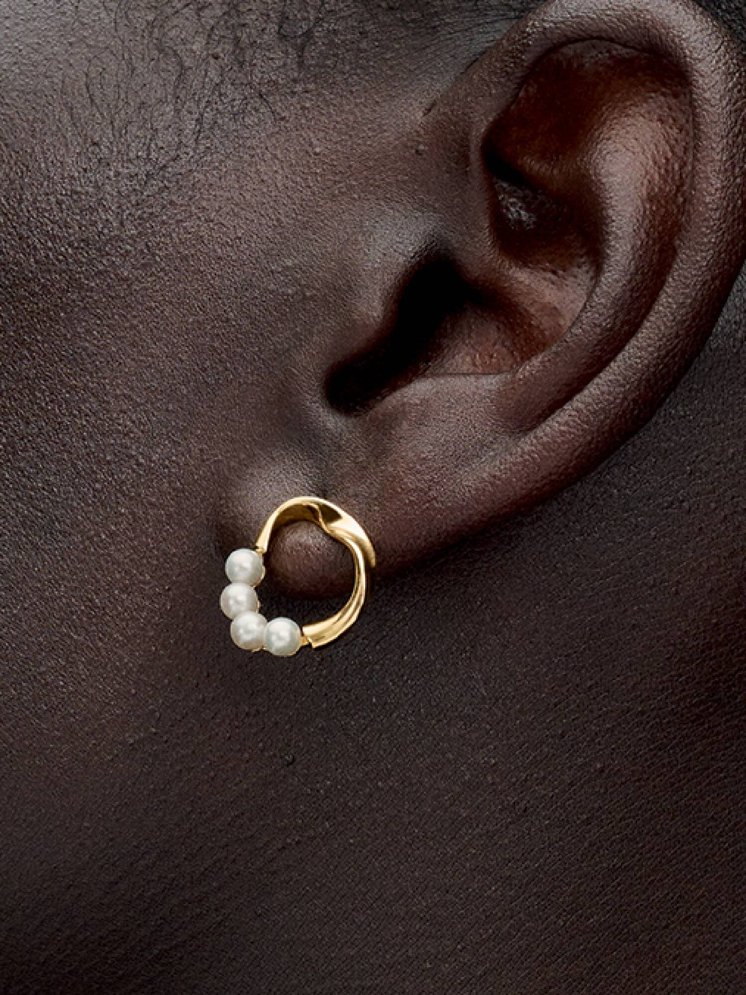 Aretes de botón Círculo con forma orgánica y perlas cultivadas de agua dulce tratada