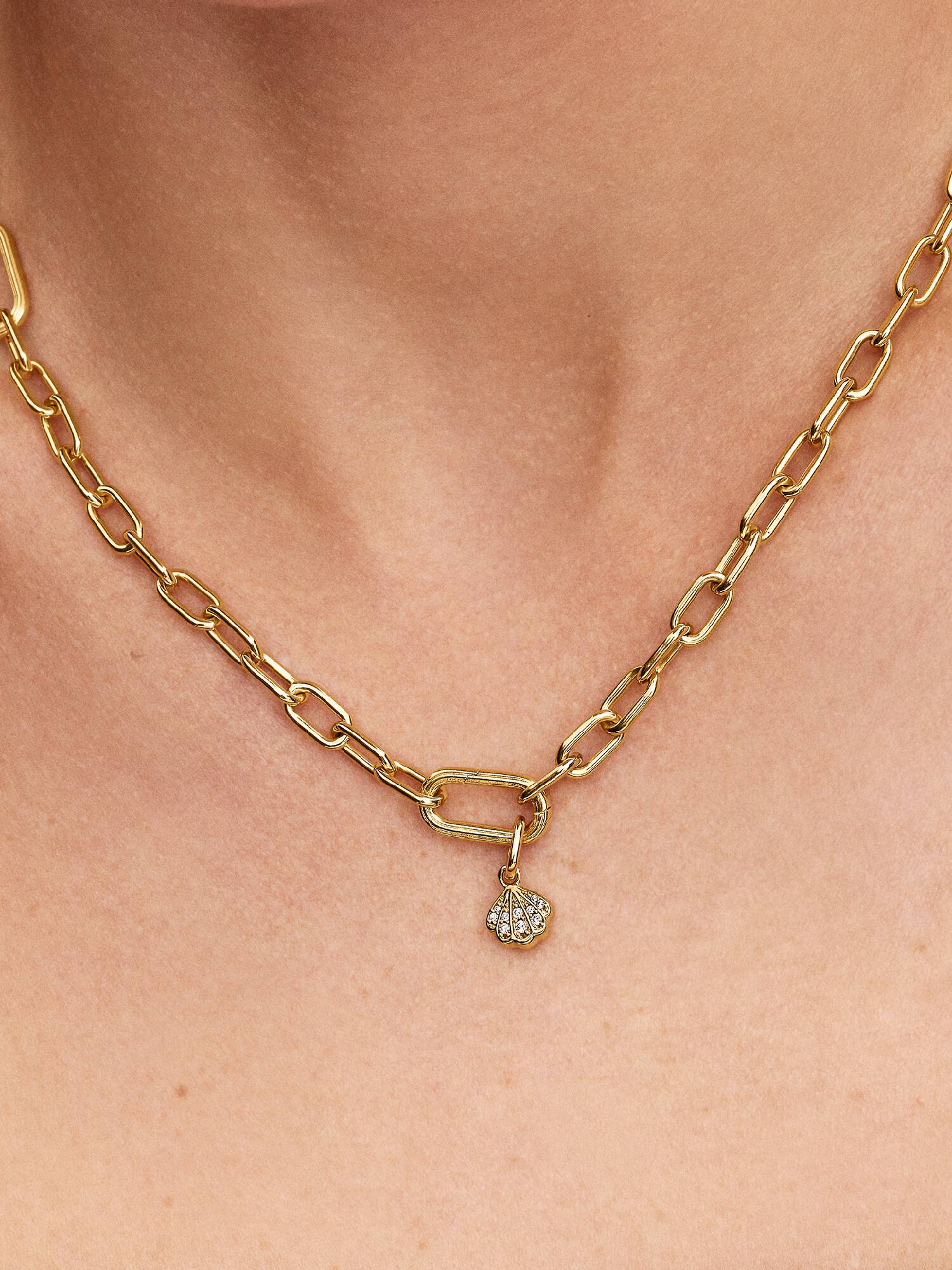 Mini charm colgante Concha reluciente