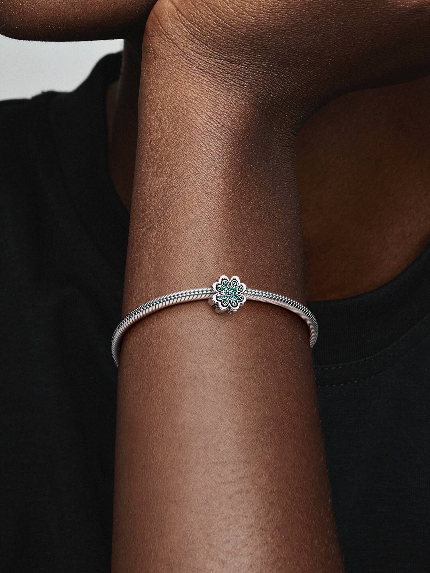 Charm Divisible de Trébol de Cuatro Hojas