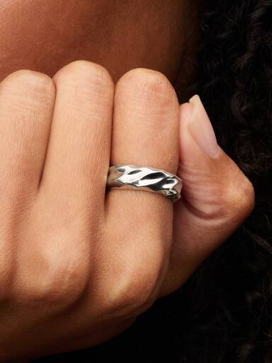 Anillo de banda ancha ondulada