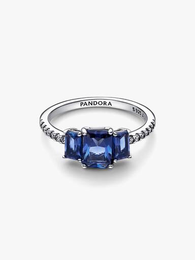 Anillo reluciente con tres piedras rectangulares azules