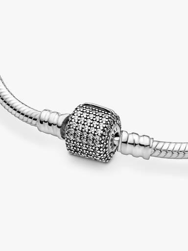 Brazalete Pandora Moments cadena de serpiente con broche de pavé centelleante