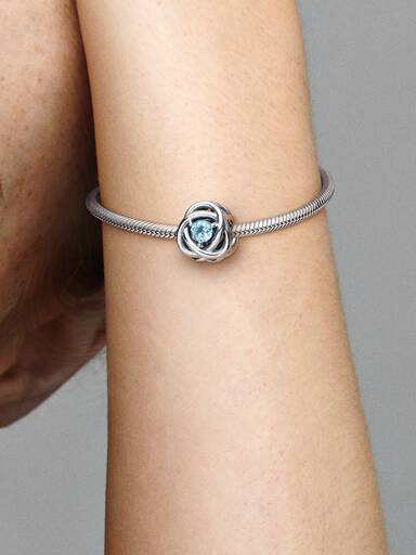 Charm Círculo Eternidad de Marzo