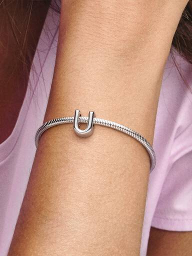 Charm del alfabeto letra U