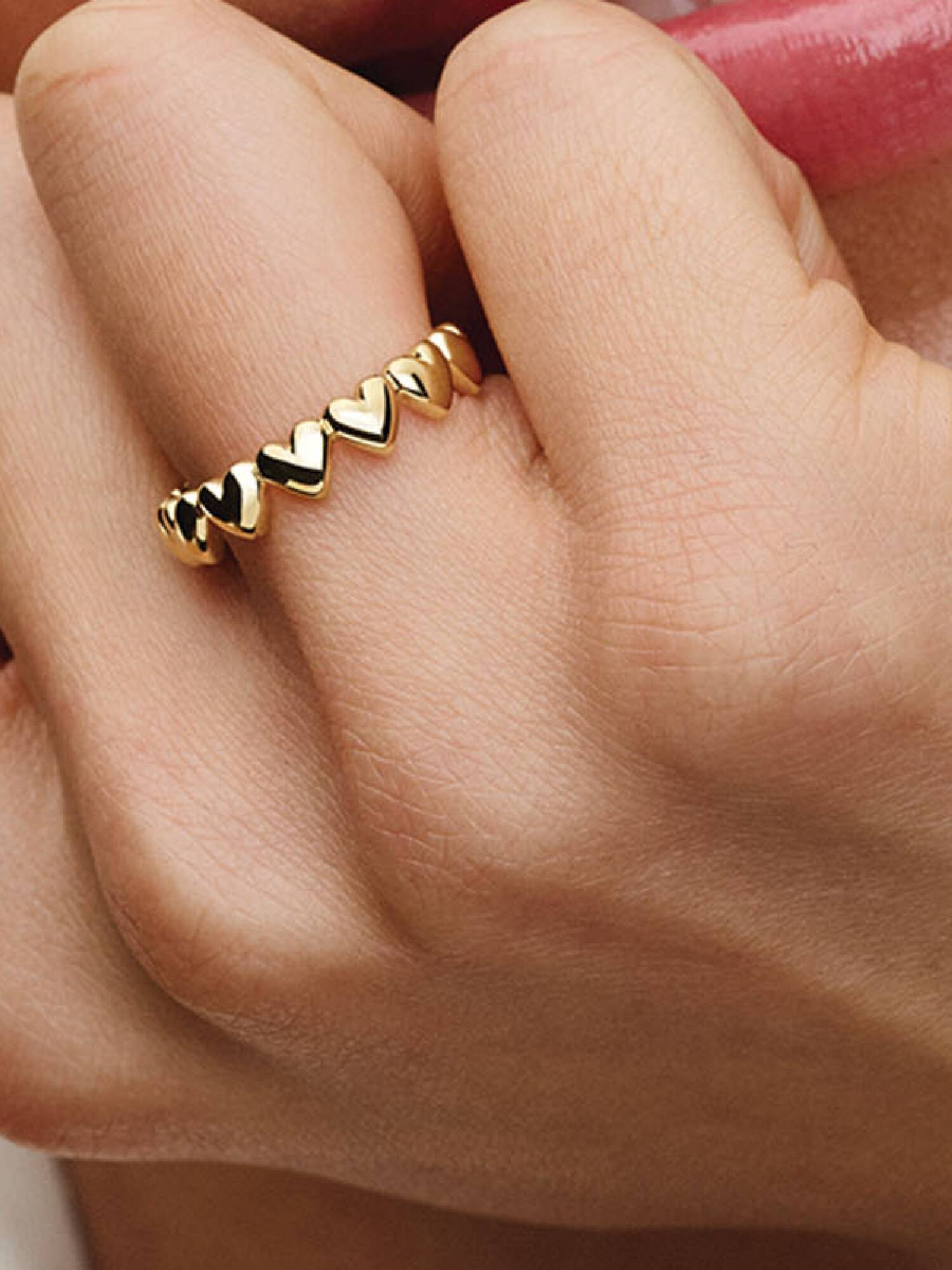 Anillo Fila de Corazones