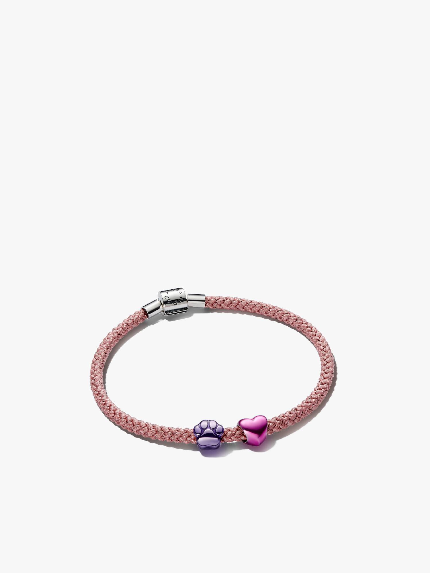 Set de pulsera de cordón con mini charms de huella y corazón
