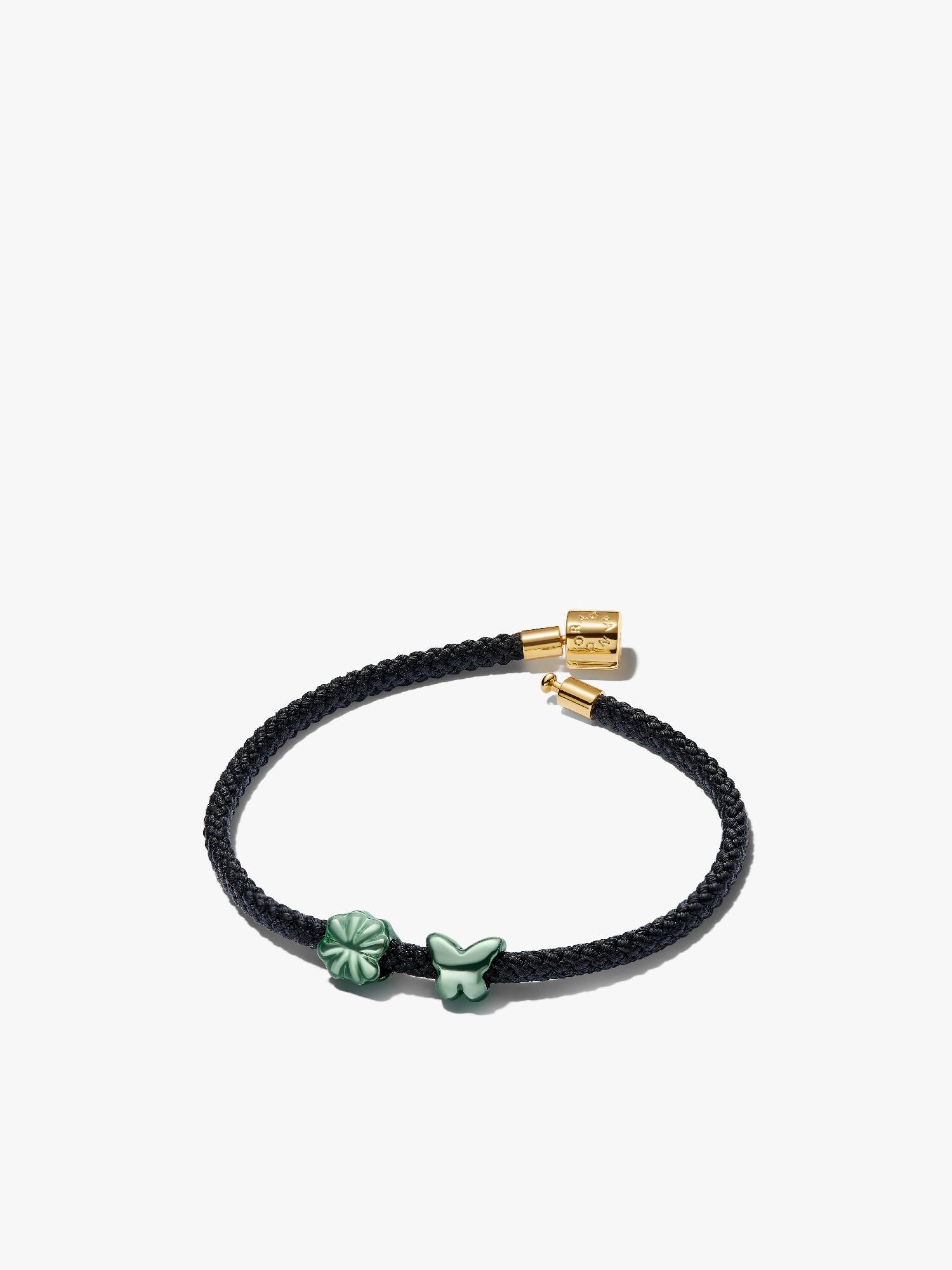 Set de pulsera de cordón con mini charms de mariposa y trébol
