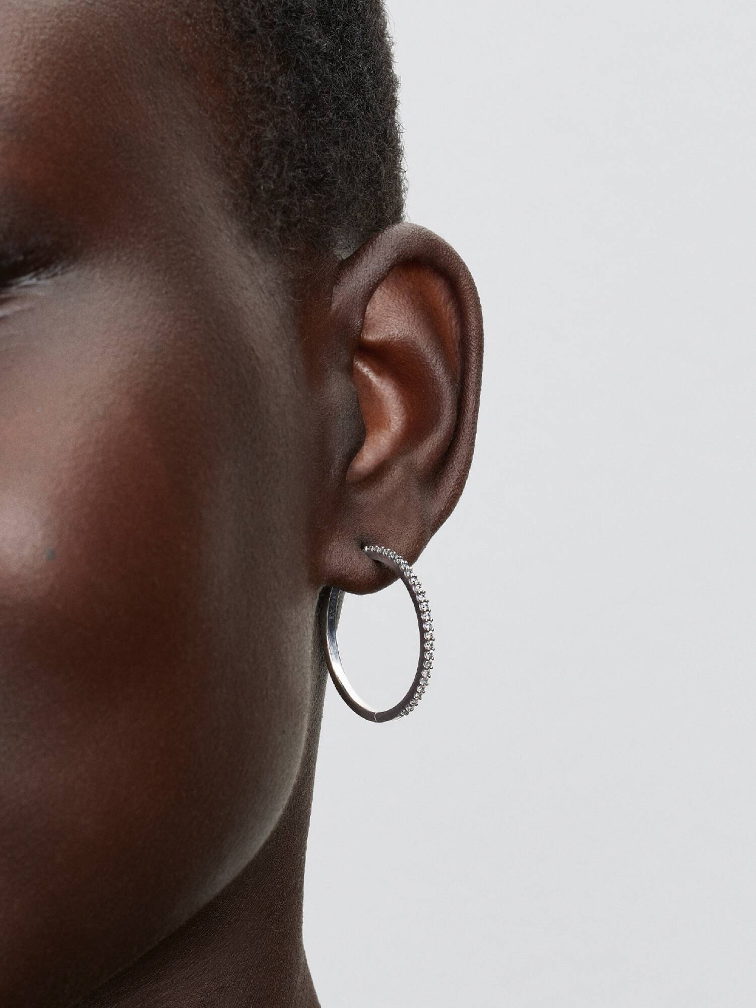 Aretes de aro resplandecientes