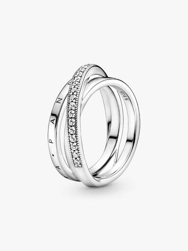 Anillo de banda triple cruzado con pavé